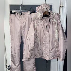 Women’s ski/snowboarding outfit